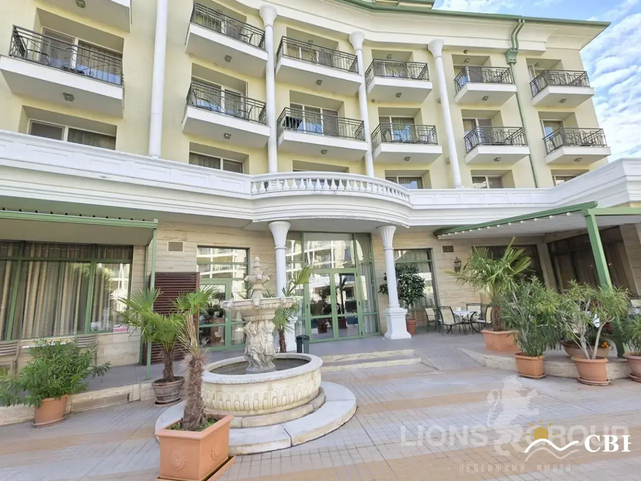 Apartment, 2-room, 60 m², in St. St. Konstantin and Elena. Photo 1 of 13. St. St. Konstantin and Elena, Black Sea, Bulgaria. Cheap Beach Holiday.