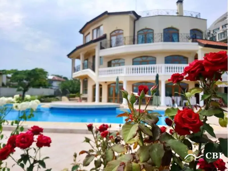 House, 6-room, 500 m², in Varna. Photo 1 of 16. Varna, Black Sea, Bulgaria. Cheap Beach Holiday.