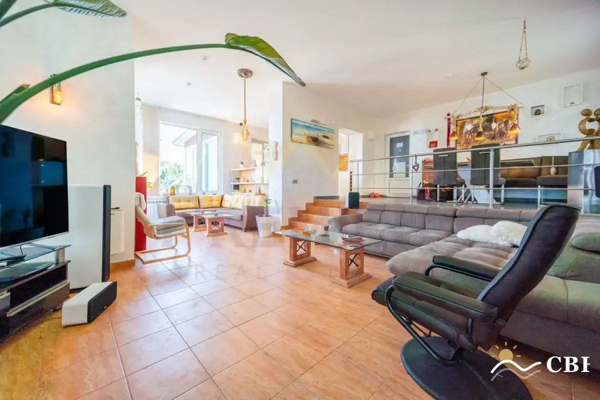 House, 1-room, 380 m², in Balchik. Photo 5 of 16. Balchik, Black Sea, Bulgaria. Cheap Beach Holiday.