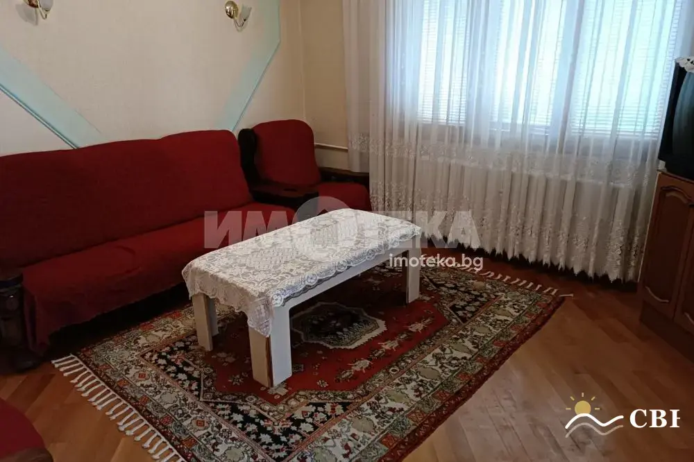 Apartment, 1-room, 127 m², in Burgas. Photo 1 of 16. Burgas, Black Sea, Bulgaria. Cheap Beach Holiday.