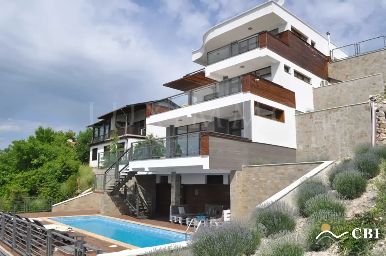 House, 1-room, 350 m², in Obrochishte. Photo 2 of 16. Obrochishte, Black Sea, Bulgaria. Cheap Beach Holiday.