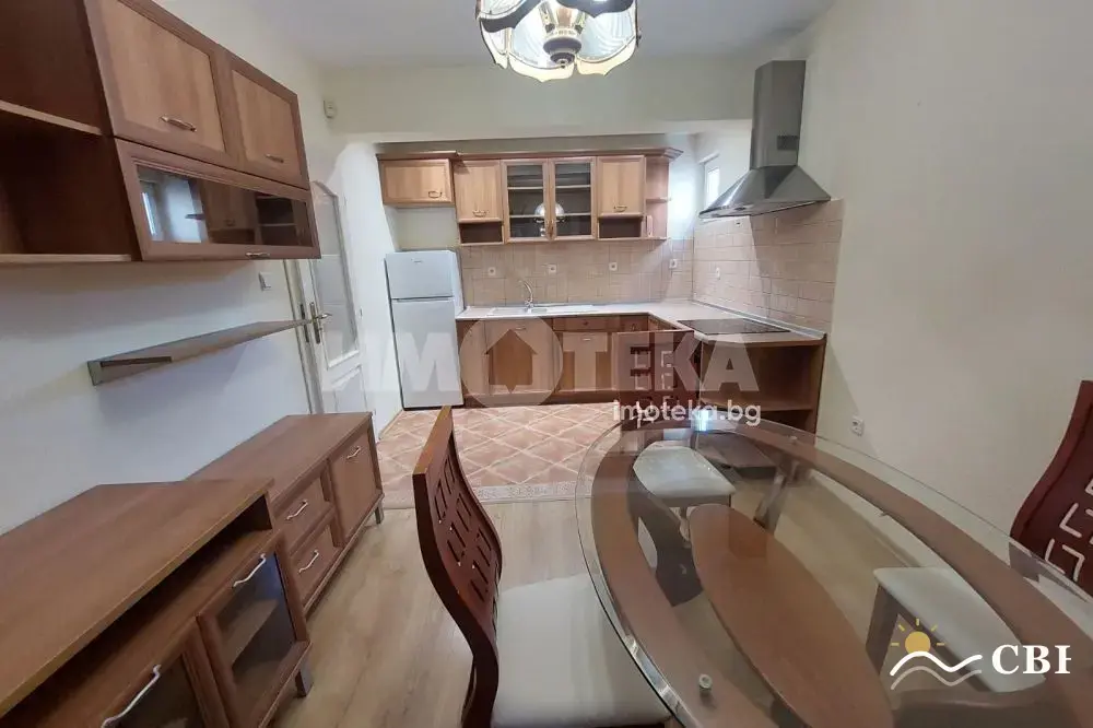 Apartment, 3-room, 110 m², in Burgas. Photo 1 of 10. Burgas, Black Sea, Bulgaria. Cheap Beach Holiday.