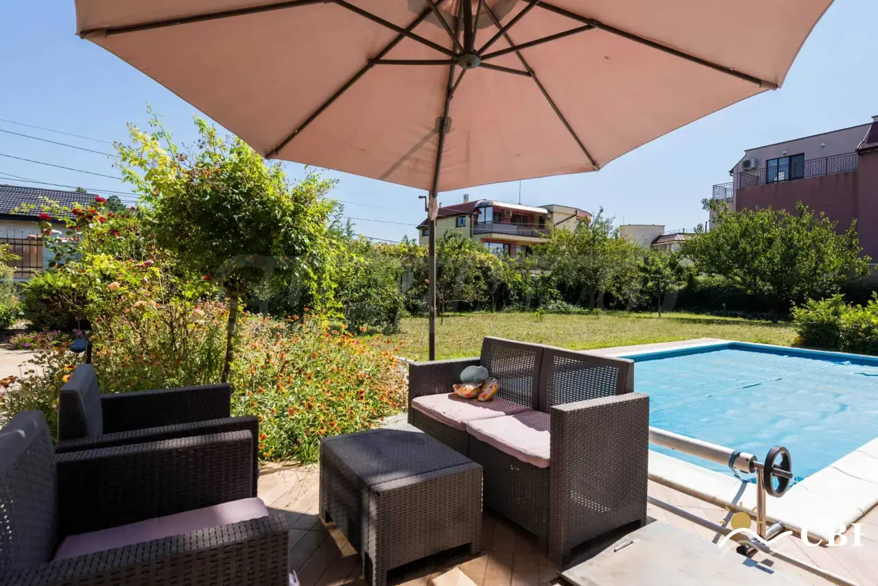 House, 9-room, 30 m², in Vinitsa. Photo 2 of 16. Vinitsa, Black Sea, Bulgaria. Cheap Beach Holiday.