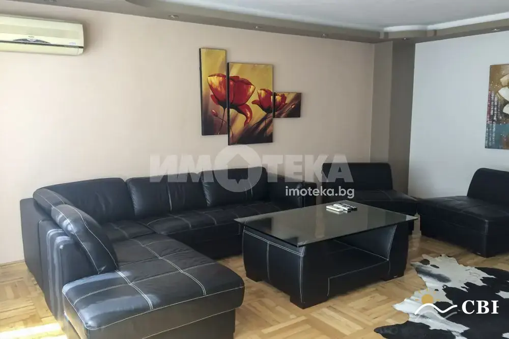 Apartment, 3-room, 120 m², in Burgas. Photo 2 of 14. Burgas, Black Sea, Bulgaria. Cheap Beach Holiday.