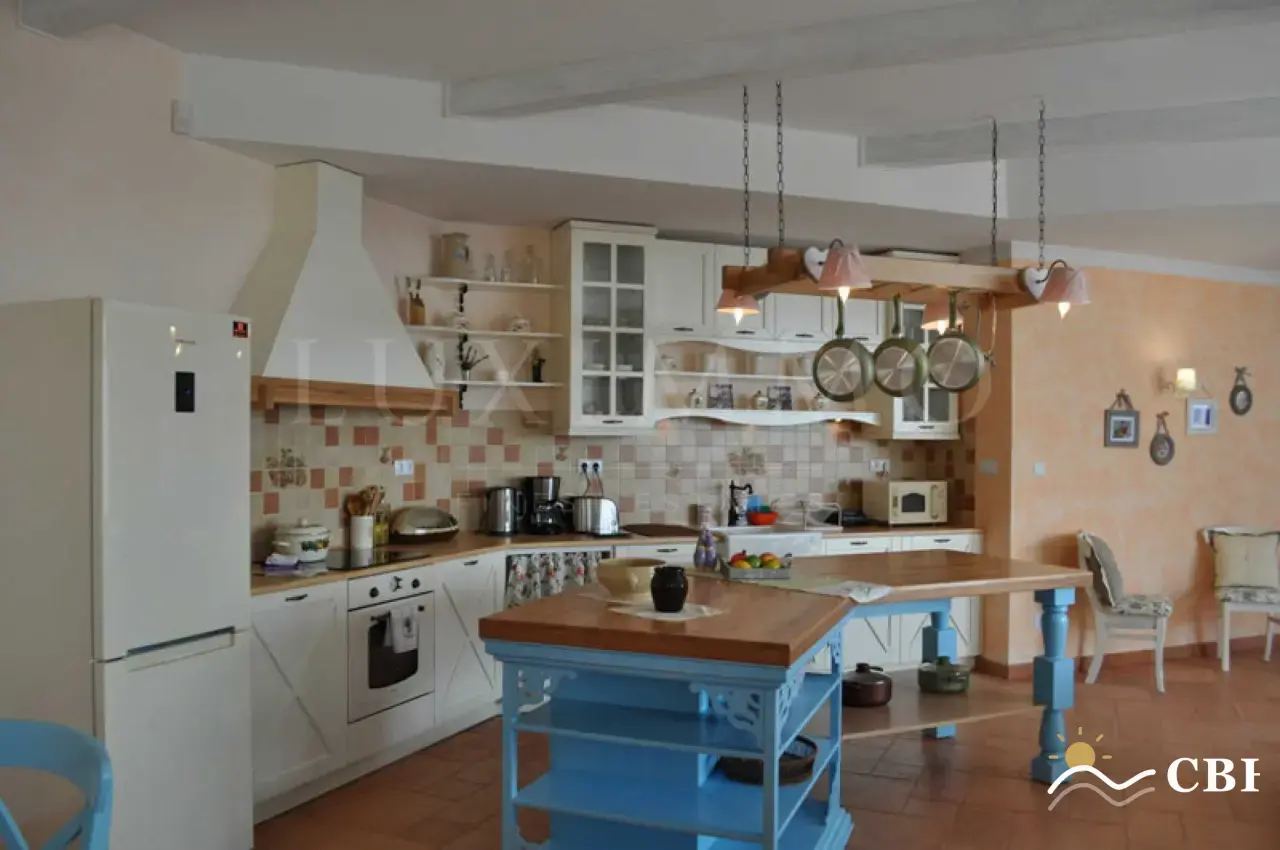House, 1-room, 307 m², in Albena. Photo 6 of 16. Albena, Black Sea, Bulgaria. Cheap Beach Holiday.