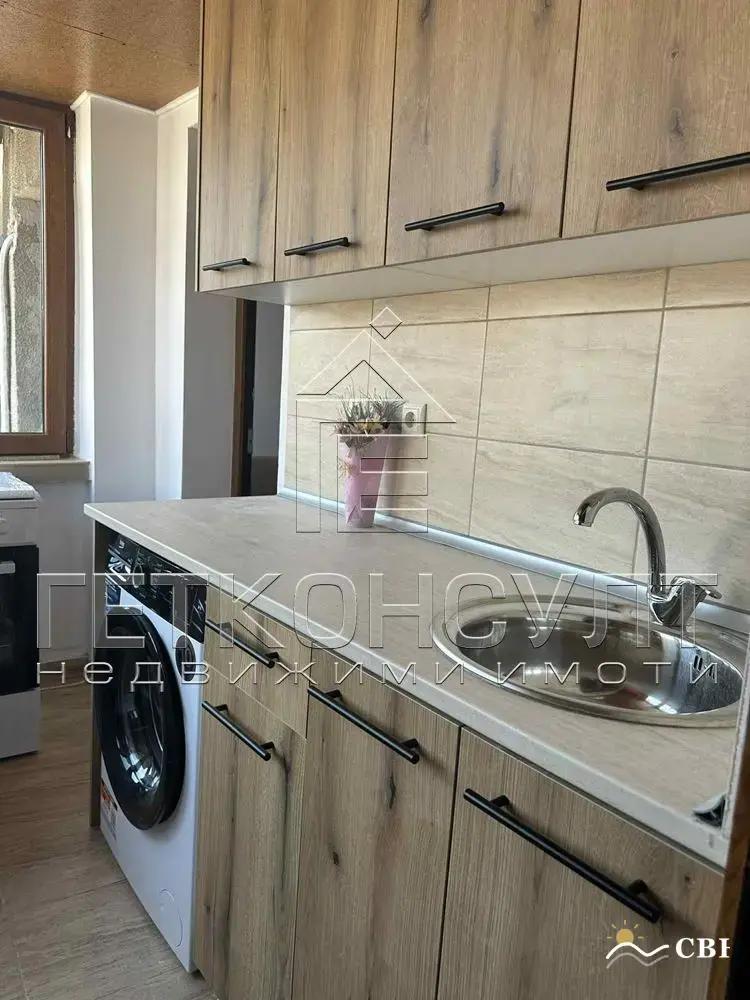 Apartment, 1-room, 64.8 m², in Burgas. Photo 3 of 11. Burgas, Black Sea, Bulgaria. Cheap Beach Holiday.