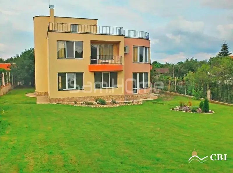 House, 3-room, 160 m², in Varna. Photo 1 of 10. Varna, Black Sea, Bulgaria. Cheap Beach Holiday.