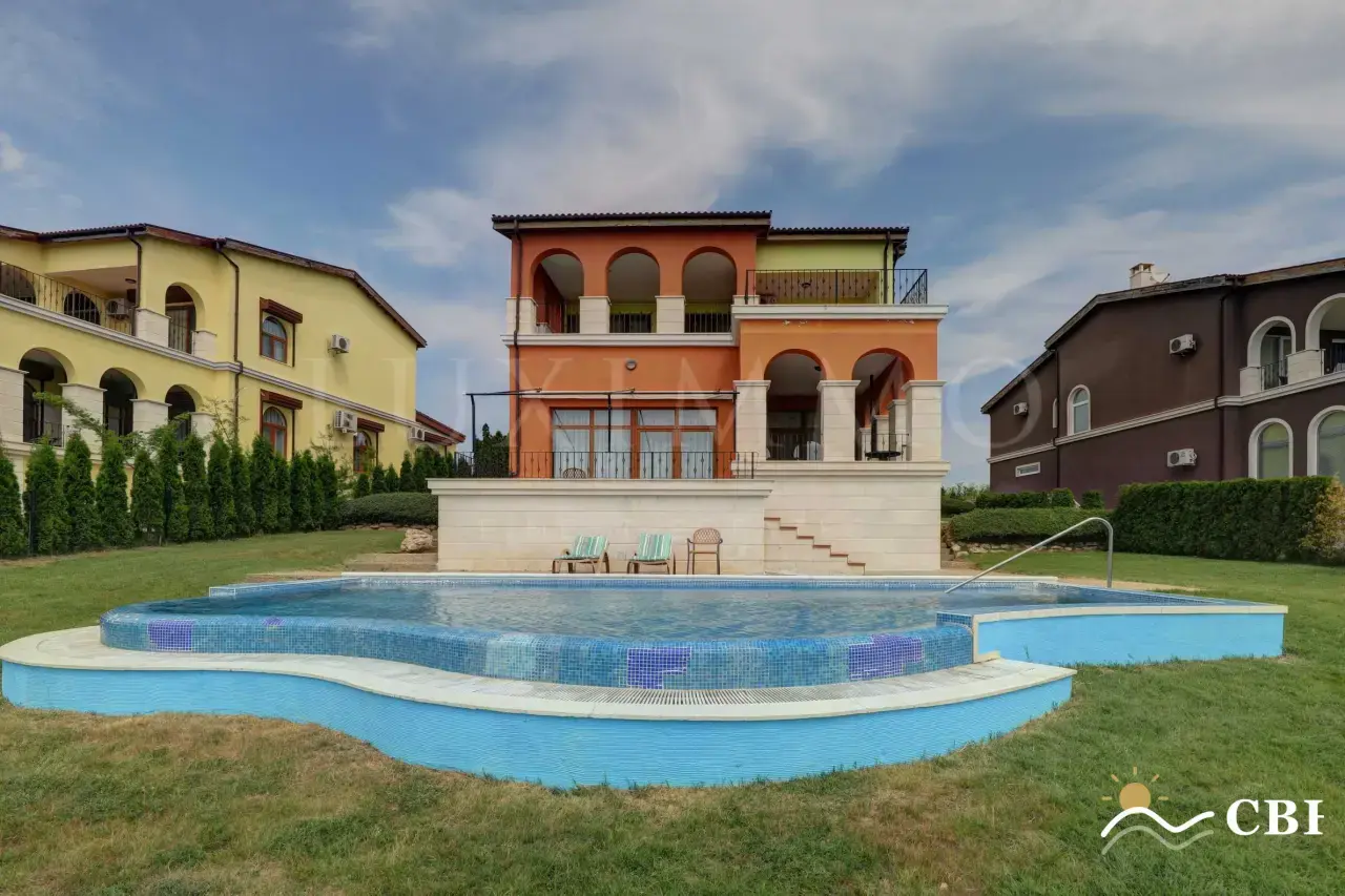 House, 1-room, 360 m², in Balchik. Photo 1 of 16. Balchik, Black Sea, Bulgaria. Cheap Beach Holiday.
