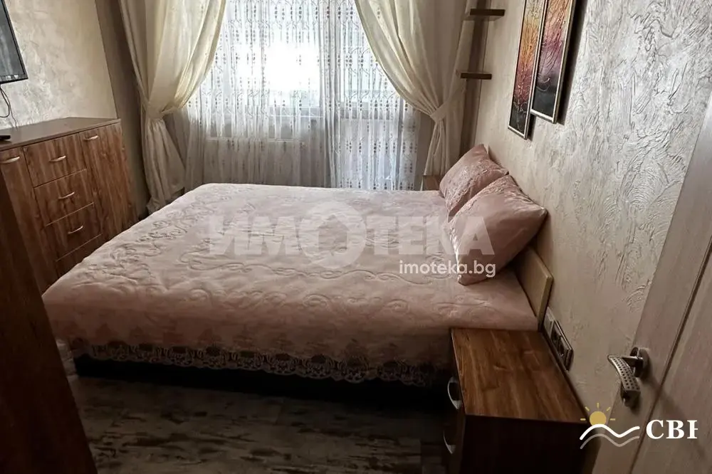 Apartment, 2-room, 70 m², in Burgas. Photo 7 of 10. Burgas, Black Sea, Bulgaria. Cheap Beach Holiday.