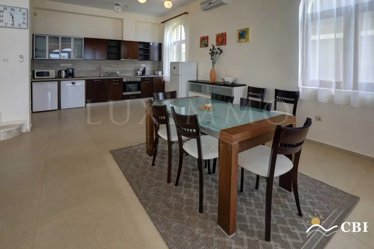 House, 1-room, 360 m², in Balchik. Photo 5 of 16. Balchik, Black Sea, Bulgaria. Cheap Beach Holiday.