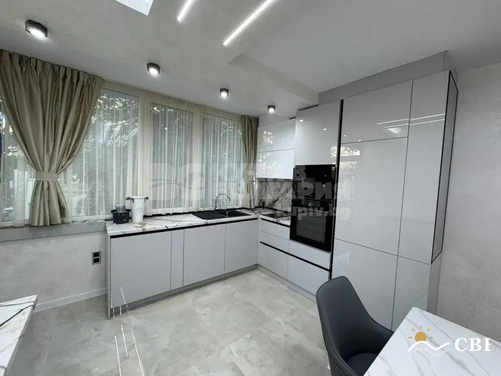 Apartment, 4-room, 110 m², in Varna. Photo 2 of 15. Varna, Black Sea, Bulgaria. Cheap Beach Holiday.