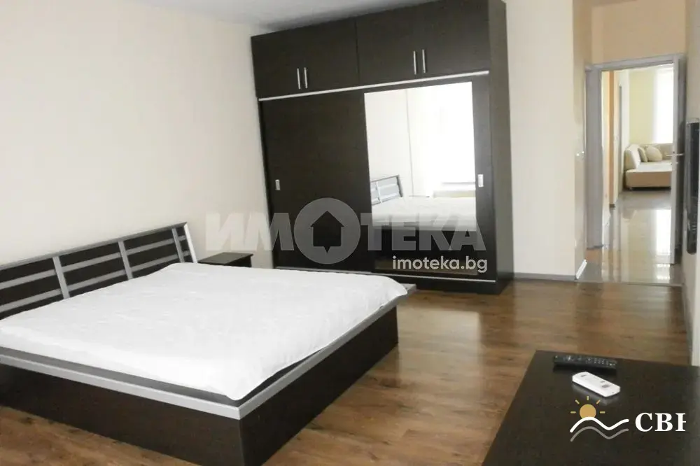 Apartment, 3-room, 140 m², in Burgas. Photo 3 of 8. Burgas, Black Sea, Bulgaria. Cheap Beach Holiday.