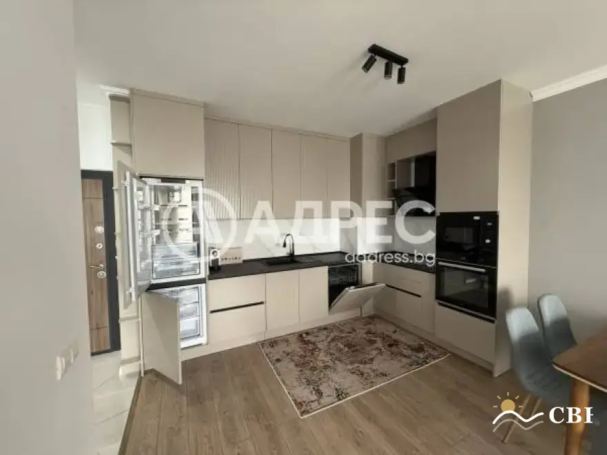 Apartment, 3-room, 100 m², in Burgas. Photo 2 of 10. Burgas, Black Sea, Bulgaria. Cheap Beach Holiday.