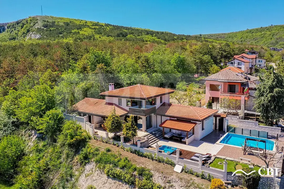 House, 4-room, 178 m², in Balchik. Photo 1 of 16. Balchik, Black Sea, Bulgaria. Cheap Beach Holiday.