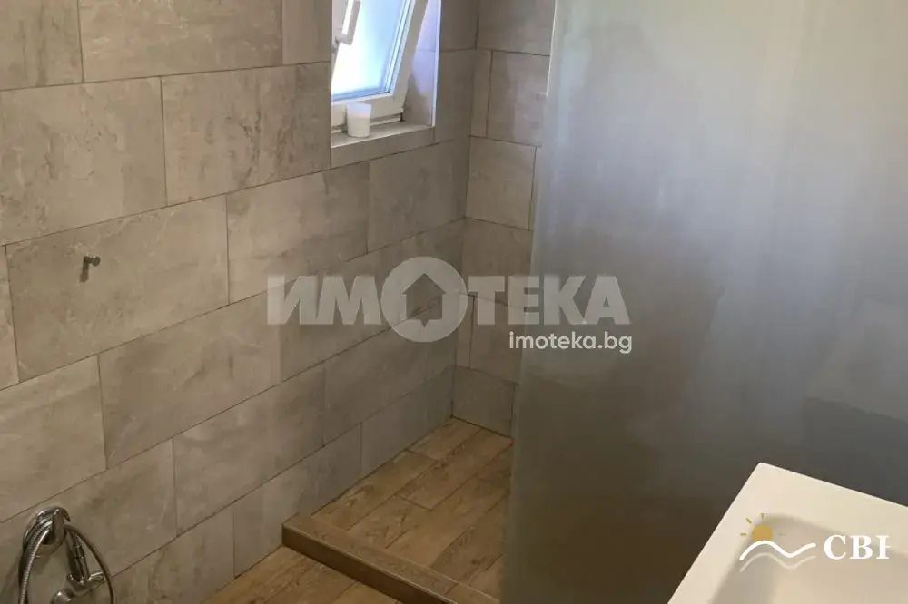 House, 1-room, 150 m², in Vinitsa. Photo 3 of 15. Vinitsa, Black Sea, Bulgaria. Cheap Beach Holiday.