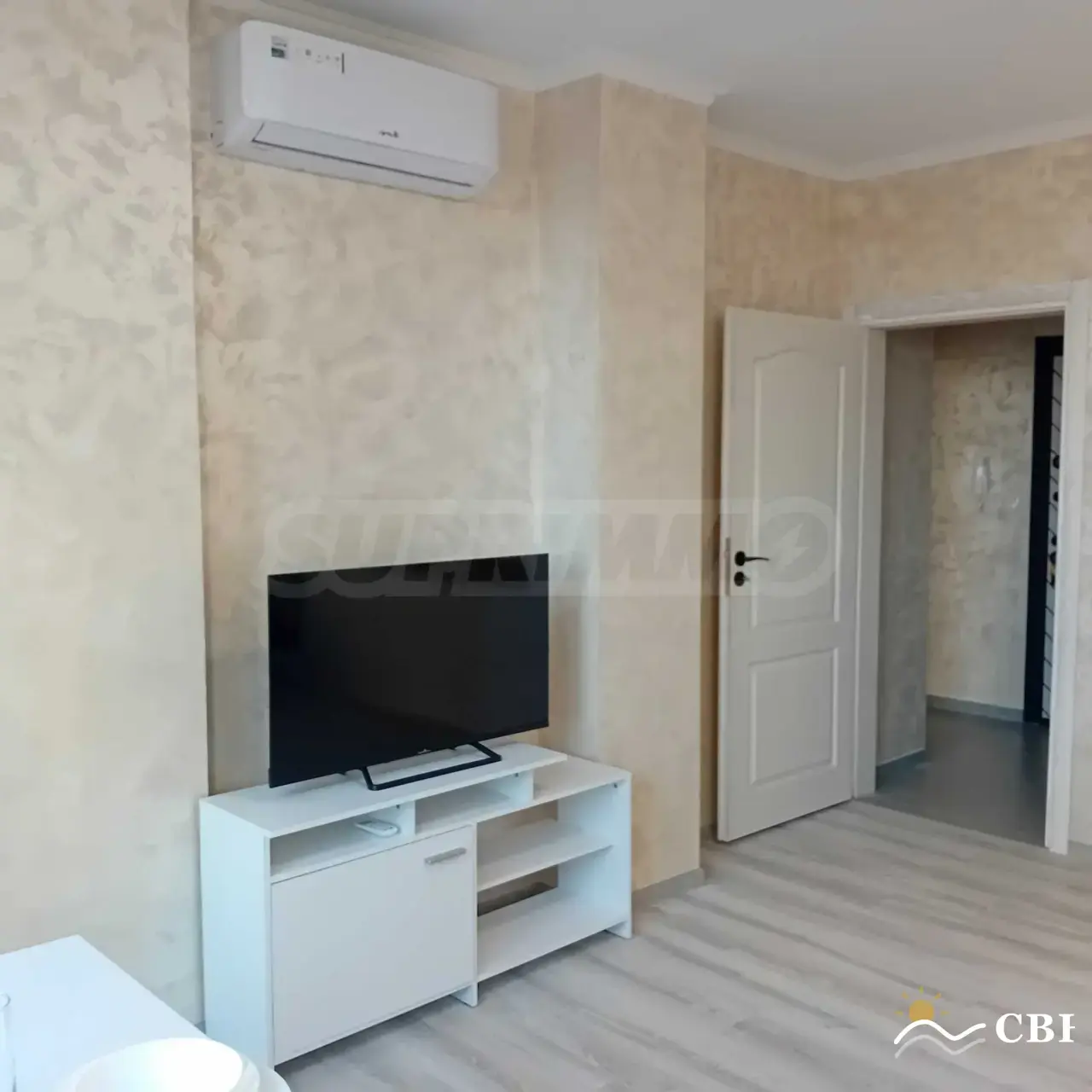 Apartment, 2-room, 70 m², in Burgas. Photo 2 of 9. Burgas, Black Sea, Bulgaria. Cheap Beach Holiday.