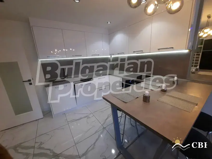 Apartment, 3-room, 66 m², in Burgas. Photo 8 of 16. Burgas, Black Sea, Bulgaria. Cheap Beach Holiday.