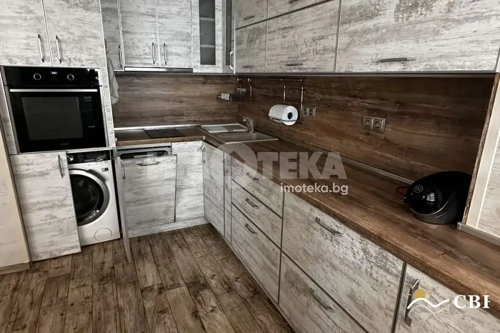 Apartment, 2-room, 70 m², in Burgas. Photo 5 of 10. Burgas, Black Sea, Bulgaria. Cheap Beach Holiday.