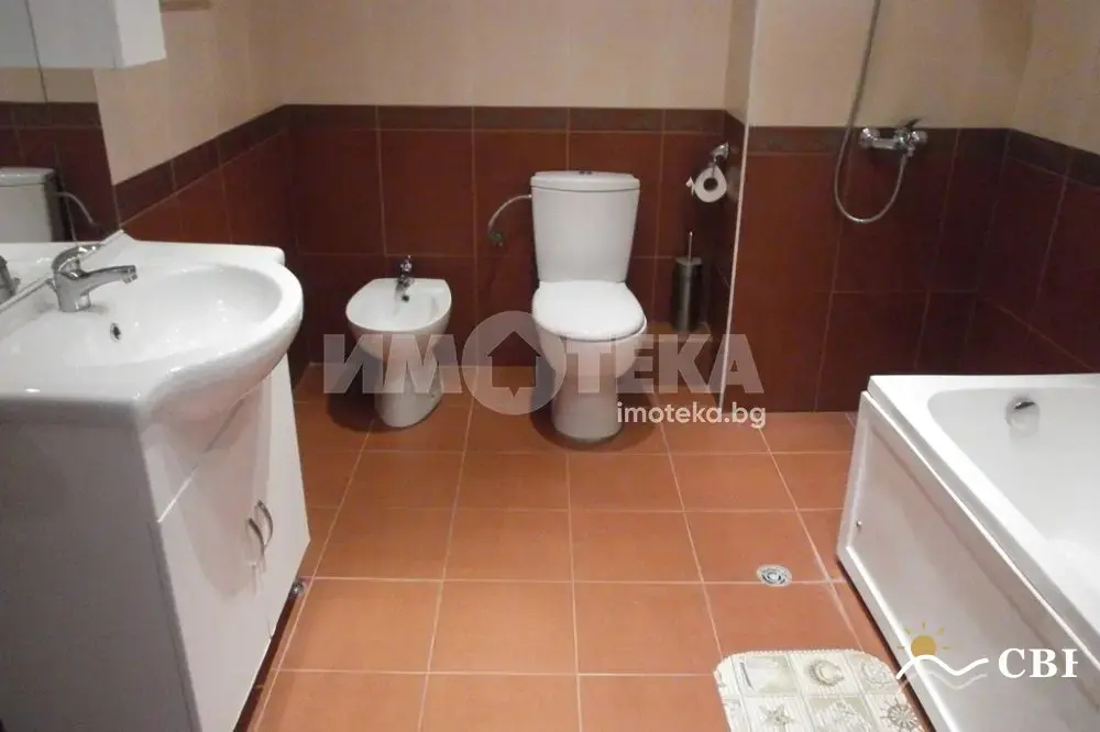 Apartment, 3-room, 140 m², in Burgas. Photo 6 of 8. Burgas, Black Sea, Bulgaria. Cheap Beach Holiday.