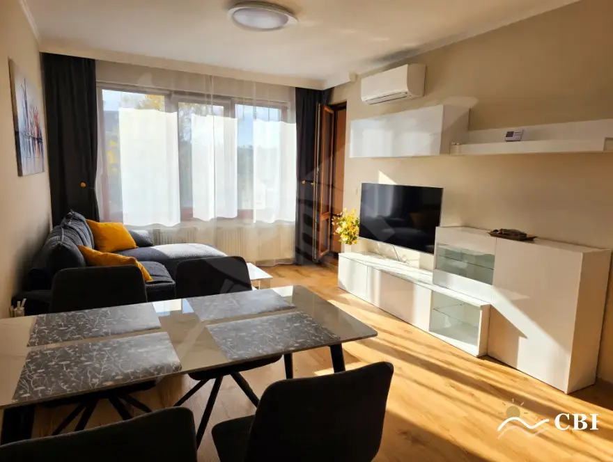 Apartment, 2-room, 65 m², in Burgas. Photo 1 of 5. Burgas, Black Sea, Bulgaria. Cheap Beach Holiday.