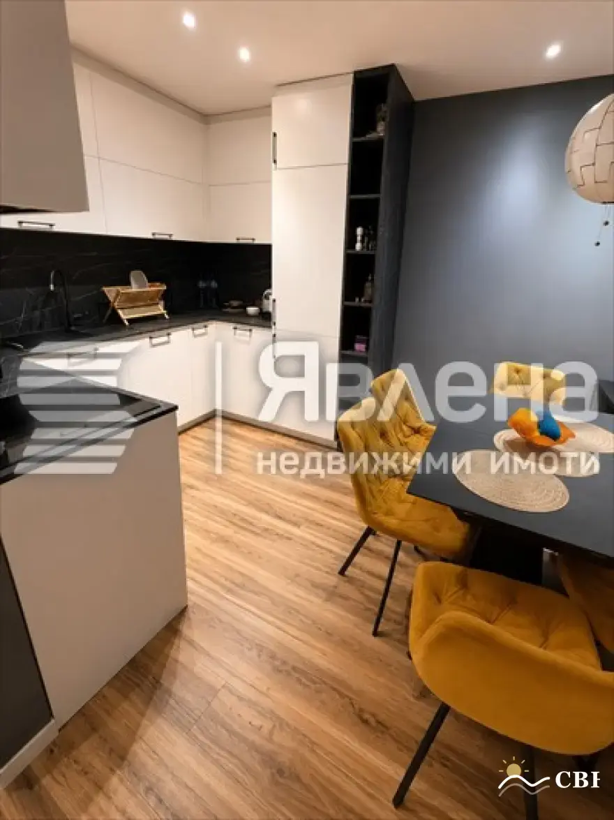Apartment, 3-room, 100 m², in Varna. Photo 2 of 8. Varna, Black Sea, Bulgaria. Cheap Beach Holiday.