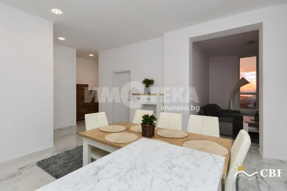 Apartment, 3-room, 160 m², in Burgas. Photo 6 of 15. Burgas, Black Sea, Bulgaria. Cheap Beach Holiday.