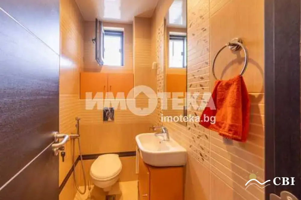 Apartment, 3-room, 102 m², in St. St. Konstantin and Elena. Photo 9 of 12. St. St. Konstantin and Elena, Black Sea, Bulgaria. Cheap Beach Holiday.