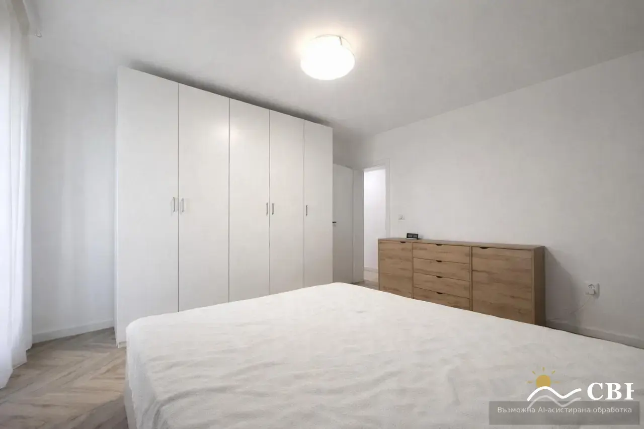 Apartment, 3-room, 101 m², in Burgas. Photo 3 of 6. Burgas, Black Sea, Bulgaria. Cheap Beach Holiday.