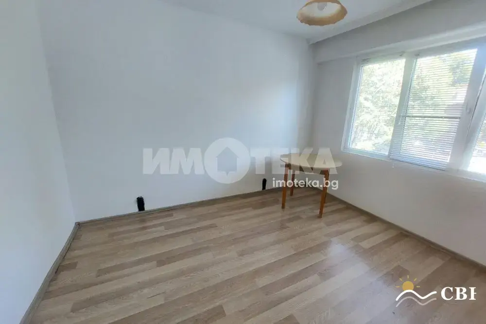 Apartment, 2-room, 70 m², in Burgas. Photo 2 of 7. Burgas, Black Sea, Bulgaria. Cheap Beach Holiday.