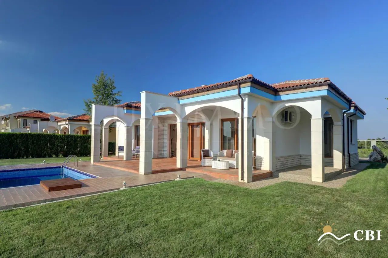House, 1-room, 180 m², in Balchik. Photo 1 of 16. Balchik, Black Sea, Bulgaria. Cheap Beach Holiday.