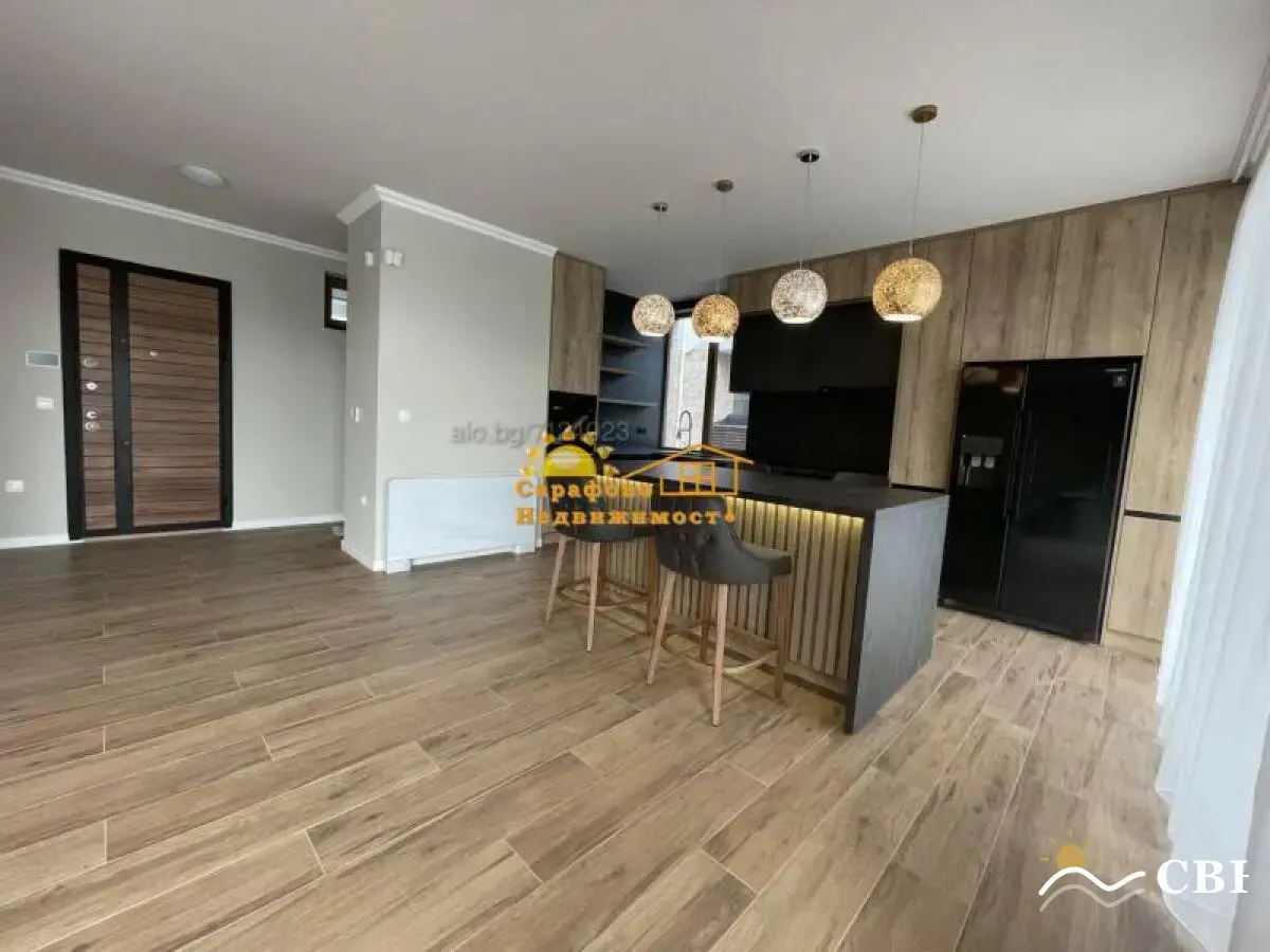House, 1-room, 230 m², in Sarafovo. Photo 6 of 10. Sarafovo, Black Sea, Bulgaria. Cheap Beach Holiday.