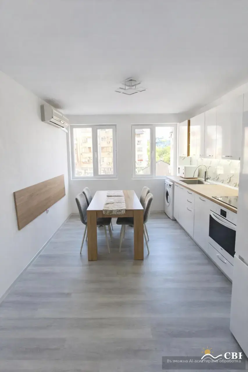 Apartment, 3-room, 82 m², in Izgrev. Photo 2 of 9. Izgrev, Black Sea, Bulgaria. Cheap Beach Holiday.