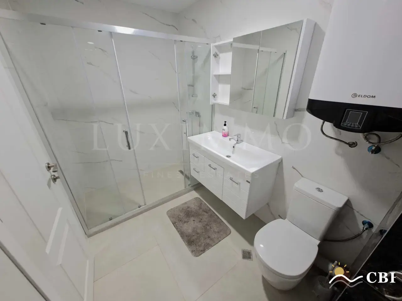 Apartment, 5-room, 250 m², in St. St. Konstantin and Elena. Photo 9 of 16. St. St. Konstantin and Elena, Black Sea, Bulgaria. Cheap Beach Holiday.