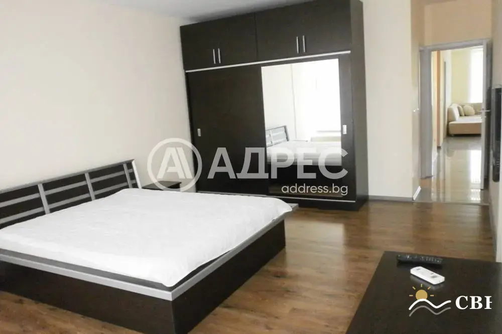 Apartment, 3-room, 140 m², in Burgas. Photo 3 of 8. Burgas, Black Sea, Bulgaria. Cheap Beach Holiday.