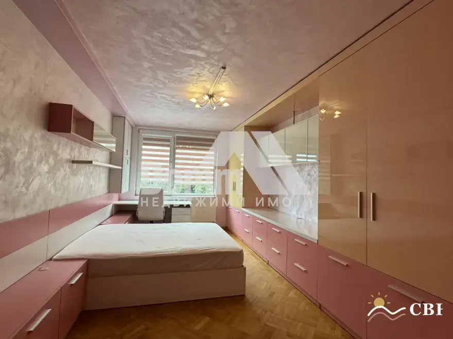 Apartment, 3-room, 120 m², in Burgas. Photo 8 of 13. Burgas, Black Sea, Bulgaria. Cheap Beach Holiday.