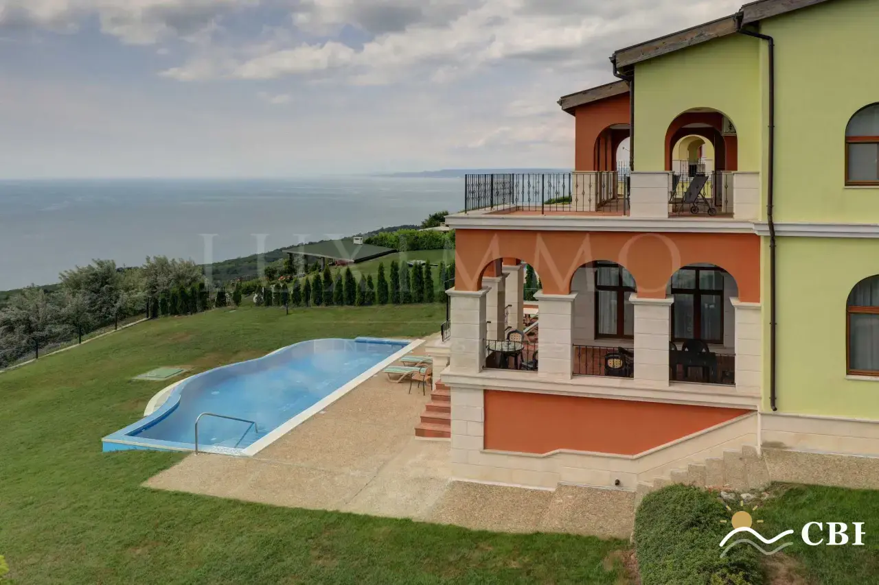 House, 1-room, 360 m², in Balchik. Photo 4 of 16. Balchik, Black Sea, Bulgaria. Cheap Beach Holiday.