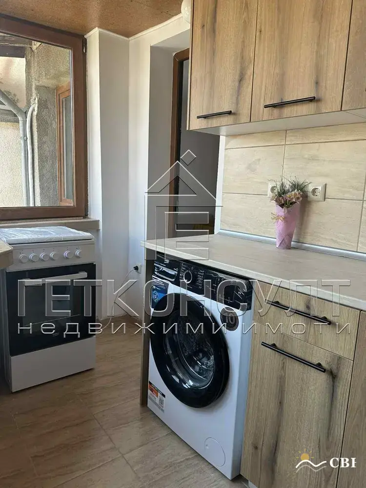 Apartment, 1-room, 64.8 m², in Burgas. Photo 2 of 11. Burgas, Black Sea, Bulgaria. Cheap Beach Holiday.