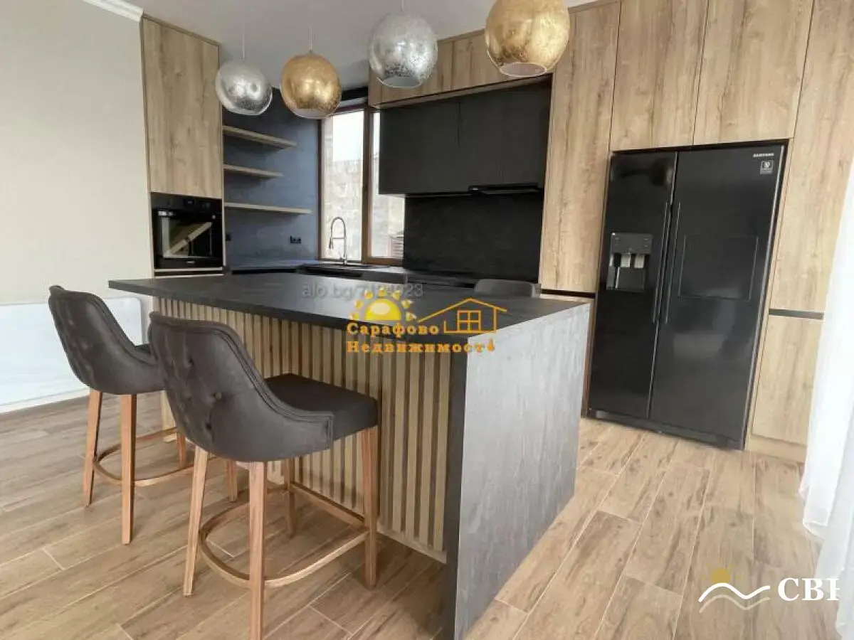 House, 1-room, 230 m², in Sarafovo. Photo 1 of 10. Sarafovo, Black Sea, Bulgaria. Cheap Beach Holiday.