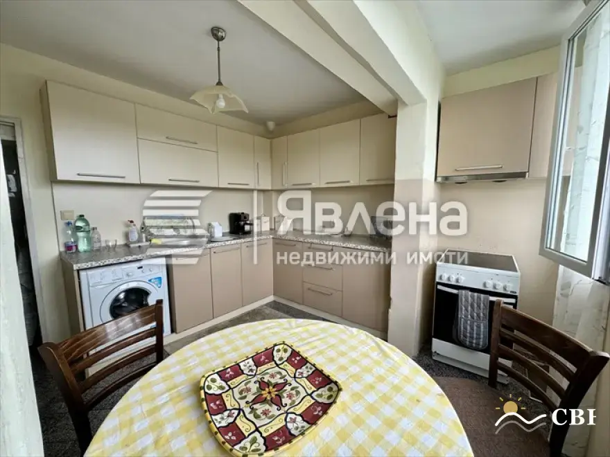 Apartment, 3-room, 65 m², in Burgas. Photo 2 of 10. Burgas, Black Sea, Bulgaria. Cheap Beach Holiday.