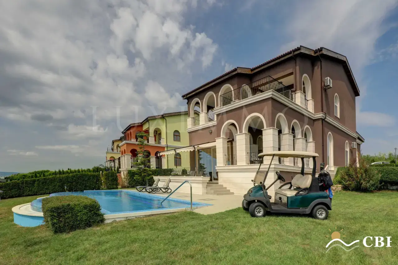 House, 1-room, 360 m², in Balchik. Photo 1 of 16. Balchik, Black Sea, Bulgaria. Cheap Beach Holiday.