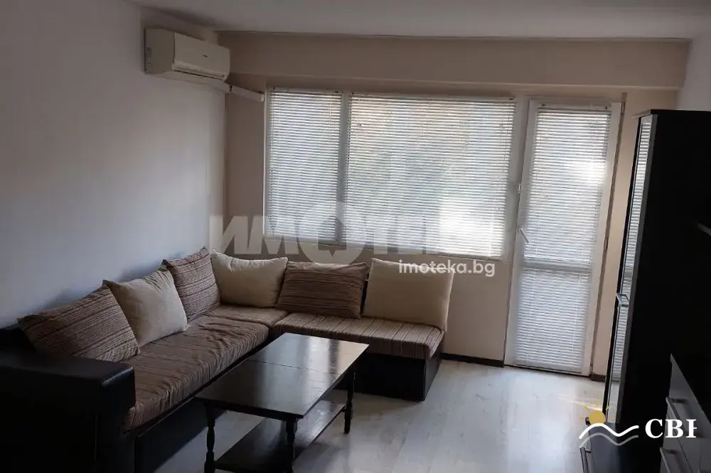 Apartment, 3-room, 96 m², in Burgas. Photo 1 of 11. Burgas, Black Sea, Bulgaria. Cheap Beach Holiday.