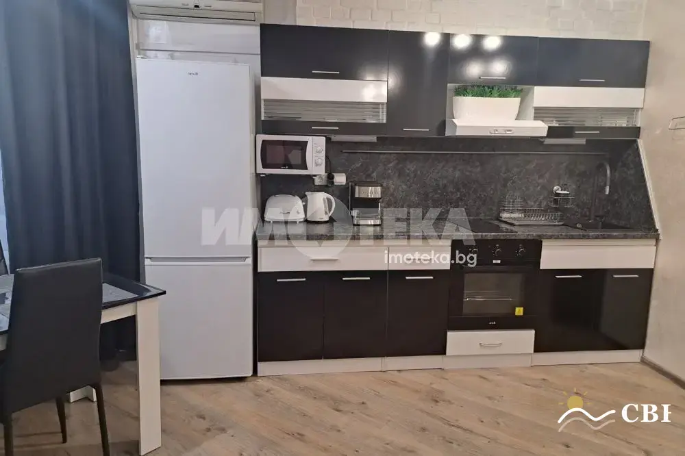Apartment, 2-room, 55 m², in Burgas. Photo 9 of 11. Burgas, Black Sea, Bulgaria. Cheap Beach Holiday.