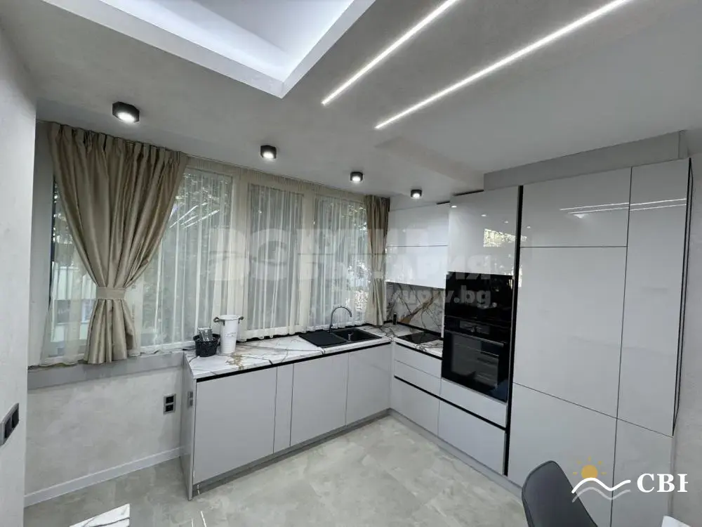 Apartment, 4-room, 110 m², in Varna. Photo 1 of 15. Varna, Black Sea, Bulgaria. Cheap Beach Holiday.