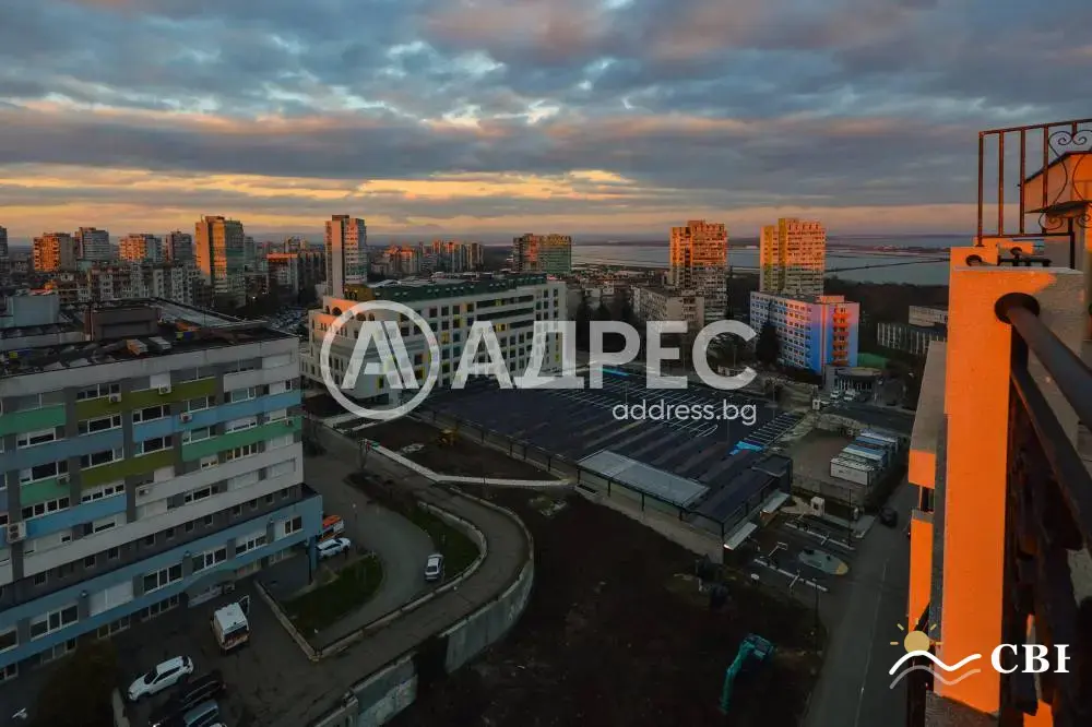 Apartment, 3-room, 160 m², in Burgas. Photo 3 of 15. Burgas, Black Sea, Bulgaria. Cheap Beach Holiday.