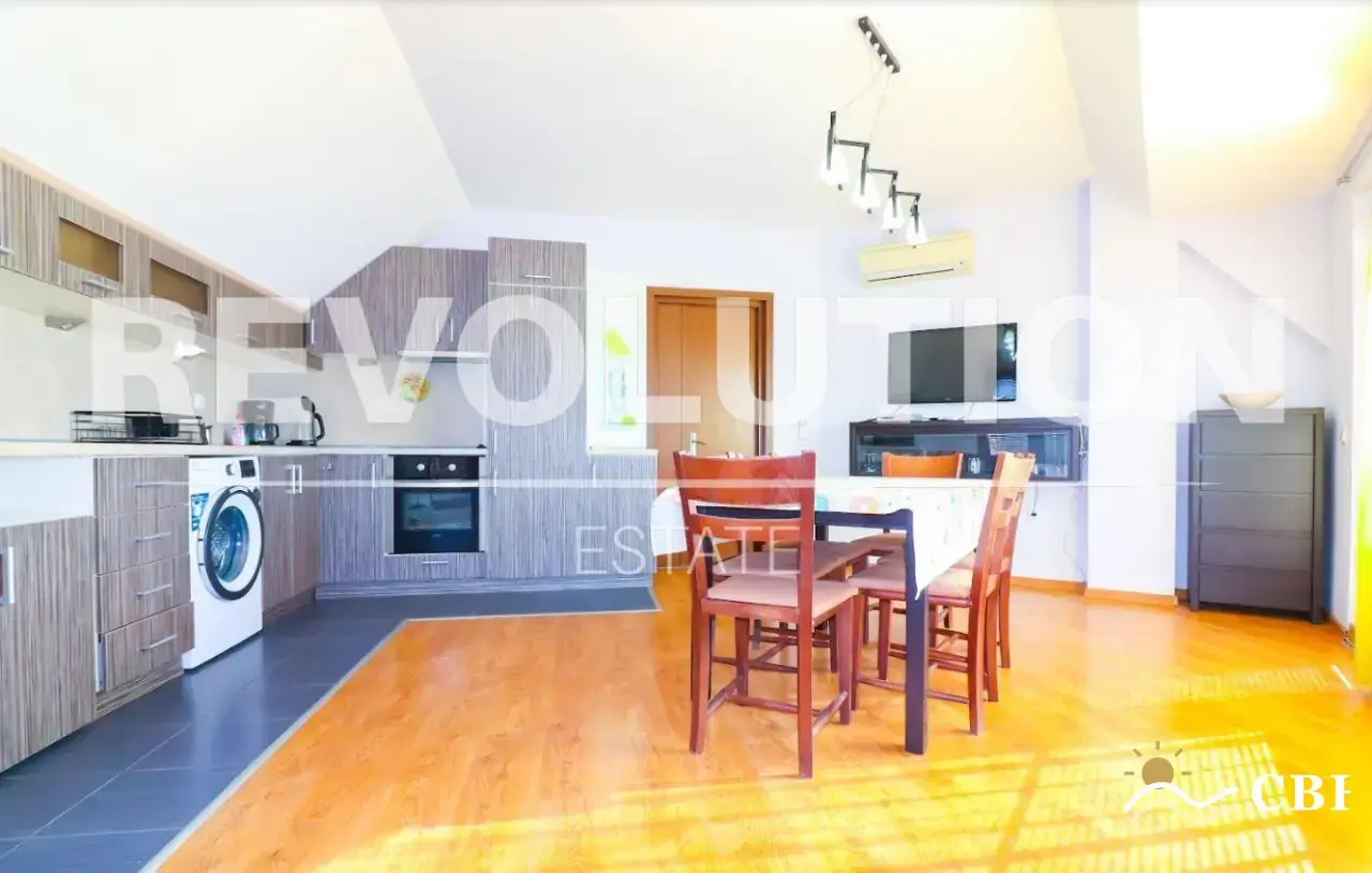 Apartment, 4-room, 120 m², in St. St. Konstantin and Elena. Photo 1 of 7. St. St. Konstantin and Elena, Black Sea, Bulgaria. Cheap Beach Holiday.