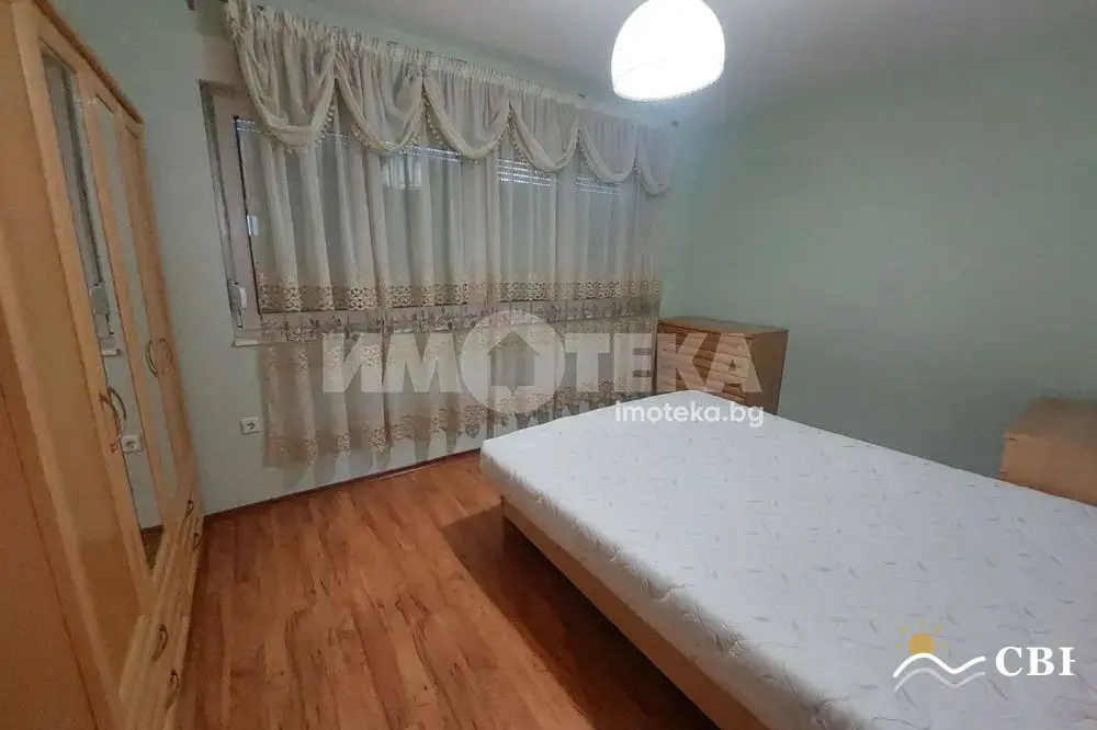 Apartment, 3-room, 110 m², in Burgas. Photo 5 of 10. Burgas, Black Sea, Bulgaria. Cheap Beach Holiday.