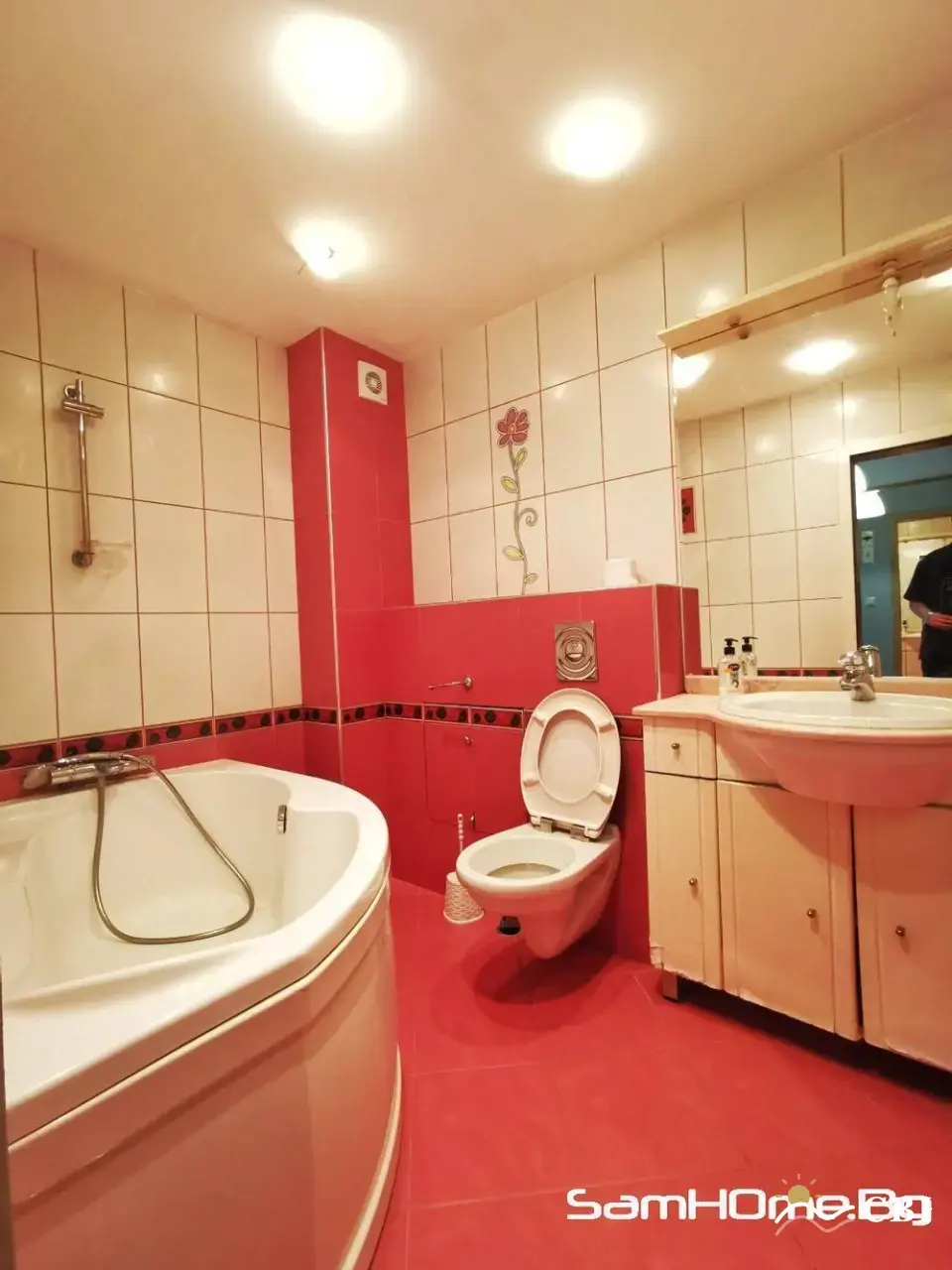 Apartment, 1-room, 76 m², in Varna. Photo 6 of 10. Varna, Black Sea, Bulgaria. Cheap Beach Holiday.