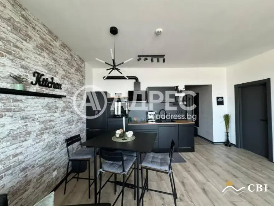Apartment, 2-room, 75 m², in Burgas. Photo 2 of 14. Burgas, Black Sea, Bulgaria. Cheap Beach Holiday.