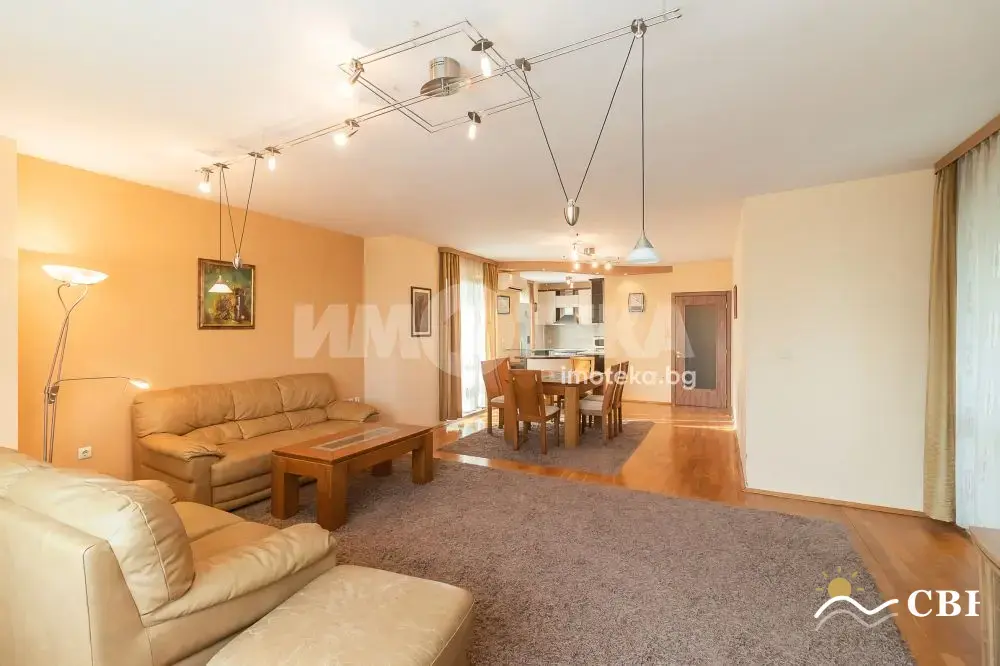 Apartment, 3-room, 130 m², in Varna. Photo 8 of 13. Varna, Black Sea, Bulgaria. Cheap Beach Holiday.