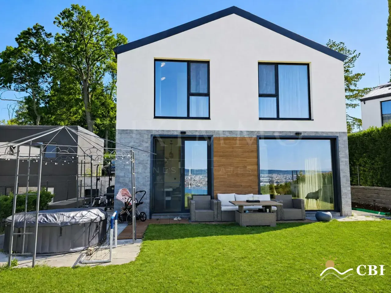 House, 5-room, 200 m², in Varna. Photo 1 of 16. Varna, Black Sea, Bulgaria. Cheap Beach Holiday.